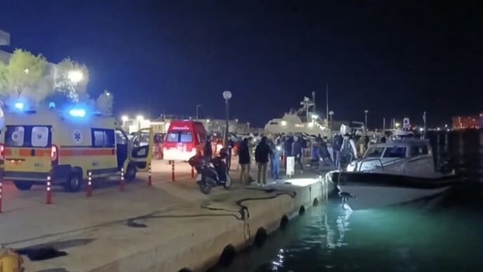 Σοκ στη Χίο: Στους 14 οι νεκροί και δεκάδες τραυματίες μετά από ανταλλαγή πυρών στη θάλασσα