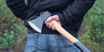 Επίθεση με τσεκούρι