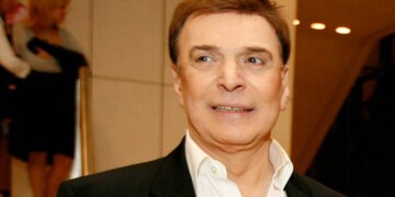 Θρήνος στο ελληνικό θέαμα: Πέθανε ο εμβληματικός Γιώργος Μαρίνος – Η θρυλική ζωή του πρώτου σόουμαν