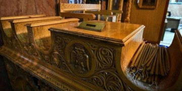  Σύλληψη ιερόσυλου στην Τήνο: Έκλεψαν τα τάματα από την Παναγία τη «Μεγαλομάτα» και τα έκρυψαν σε παρτέρια