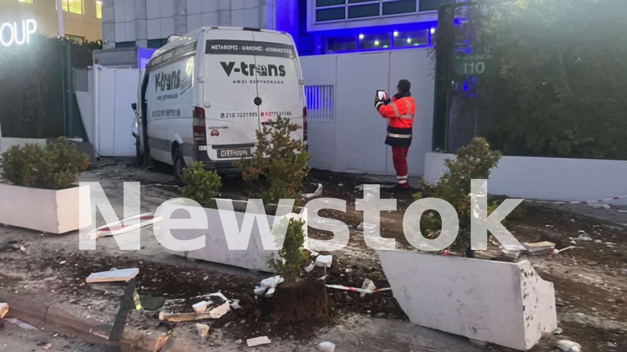 Σοβαρό τροχαίο τα ξημερώματα στη Λεωφόρο Αθηνών: Σύγκρουση τριών οχημάτων με έναν τραυματία! - newstok.gr