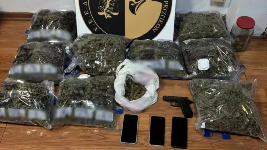 Χαλάνδρι: Χειροπέδες σε 46χρονο με πάνω από 9 κιλά κάνναβη – Το «ορμητήριο» και το πιστόλι-ρέπλικα