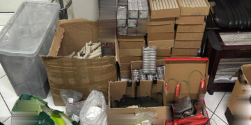 Άγιος Δημήτριος: 16χρονος μετέτρεψε το υπνοδωμάτιό του σε «εργαστήριο» εκρηκτικών και κροτίδων!