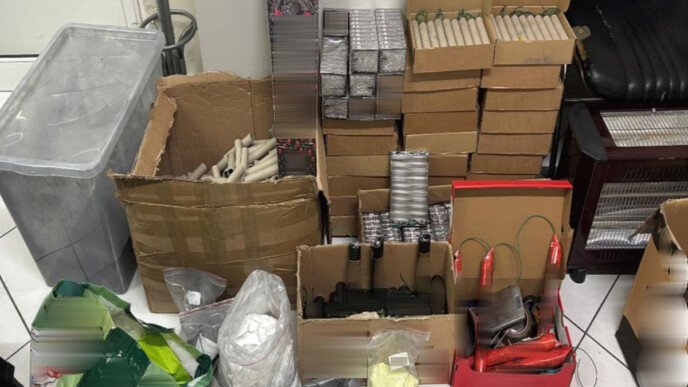 Άγιος Δημήτριος: 16χρονος μετέτρεψε το υπνοδωμάτιό του σε «εργαστήριο» εκρηκτικών και κροτίδων!