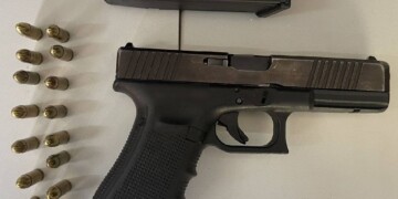 Σοκ στον Άγιο Δημήτριο: Κυκλοφορούσε με γεμάτο πιστόλι και 14 σφαίρες – Τον μπλόκαρε η αστυνομία!