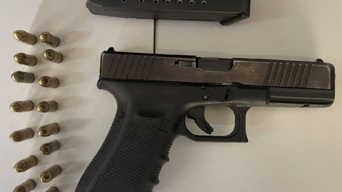 Σοκ στον Άγιο Δημήτριο: Κυκλοφορούσε με γεμάτο πιστόλι και 14 σφαίρες – Τον μπλόκαρε η αστυνομία!