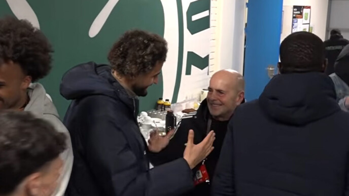 Επική νίκη του Παναθηναϊκού με 10 παίκτες: Δείτε την παρακάμερα από το «φλεγόμενο» ΟΑΚΑ και την αγκαλιά του Αλαφούζου στον Ταμπόρδα!