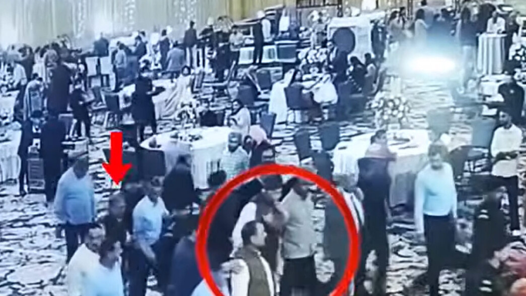 Πυροβολισμοί εξ επαφής κατά πρώην πρωθυπουργού της Ινδίας: Το βίντεο-σοκ από την απόπειρα δολοφονίας σε γάμο