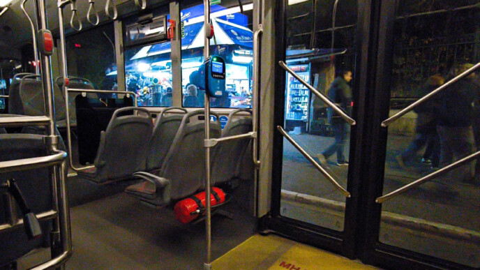 Τραγωδία στις Αχαρνές: Νεκρός άνδρας μέσα σε λεωφορείο – Τι εξετάζει η Αστυνομία
