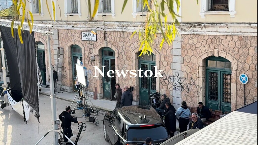 Χαμός στη Χαλκίδα για τον Μπραντ Πιτ! Δείτε τον ηθοποιό στον σιδηροδρομικό σταθμό