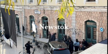 Χαμός στη Χαλκίδα για τον Μπραντ Πιτ! Δείτε τον ηθοποιό στον σιδηροδρομικό σταθμό