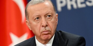 Πρόταση-έκπληξη από το Ιράν στην Τουρκία: Τι συμφώνησαν Ερντογάν και Πεζεσκιάν για τους βαλλιστικούς πυραύλους