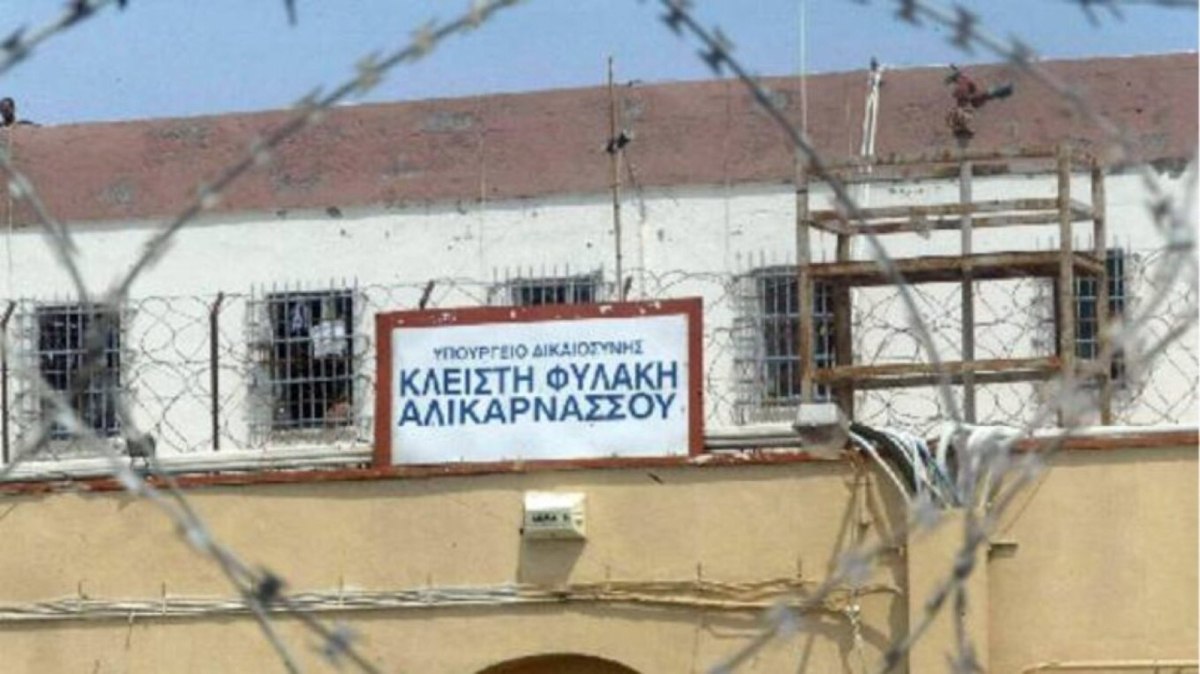 Έφοδος των ΕΚΑΜ στις Φυλακές Αλικαρνασσού: Τι βρήκαν κρυμμένο στα κελιά των κρατουμένων - Συνελήφθη βαρυποινίτης με όπλο!