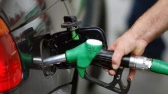 Νέα μέτρα για τα καύσιμα: Πού μπαίνει πλαφόν και γιατί μένουν εκτός το πετρέλαιο θέρμανσης και η 100άρα βενζίνη