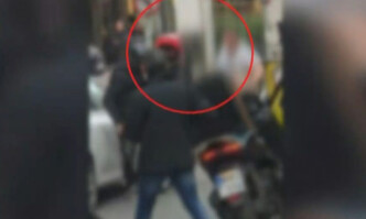 Άγριος καβγάς στην καρδιά της Αθήνας: Ταξιτζής και ντελιβεράς πιάστηκαν στα χέρια (ΒΙΝΤΕΟ)