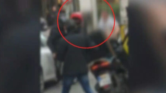 Άγριος καβγάς στην καρδιά της Αθήνας: Ταξιτζής και ντελιβεράς πιάστηκαν στα χέρια (ΒΙΝΤΕΟ)