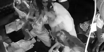 Σοκαριστικές εικόνες στο Λονδίνο: Οικογενειακή επίθεση σε αστυνομικούς που διασκέδαζαν