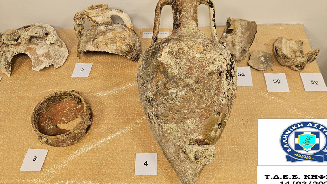 Θησαυρός στον βυθό της… Κηφισιάς: Αρχαίοι αμφορείς βρέθηκαν κρυμμένοι σε σπίτι 50χρονου