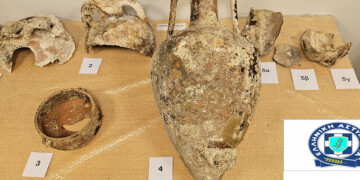 Θησαυρός στον βυθό της… Κηφισιάς: Αρχαίοι αμφορείς βρέθηκαν κρυμμένοι σε σπίτι 50χρονου