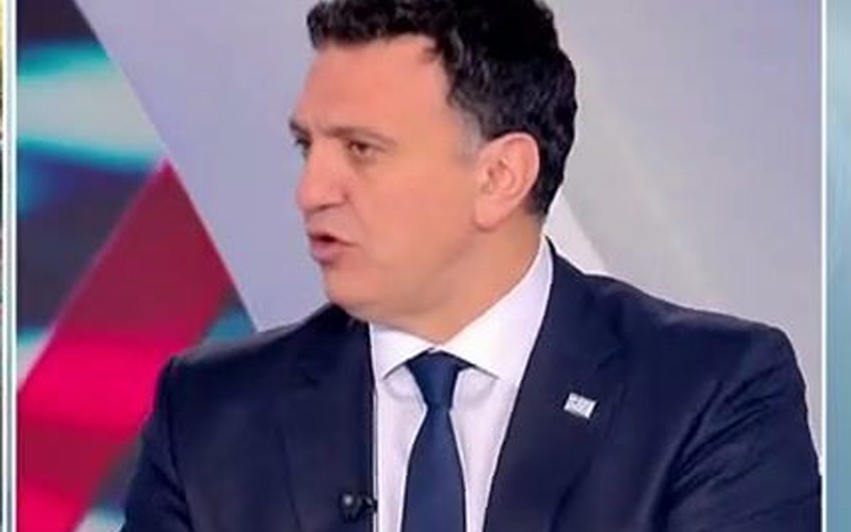 Τέμπη: Το «καρφί» Κικίλια στον Φλωρίδη για την αίθουσα και οι πιέσεις των συγγενών για παραιτήσεις