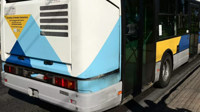 Τρόμος σε λεωφορείο στη Γλυφάδα: 24χρονος κάρφωσε στυλό στο μάτι επιβάτη