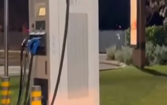 Μαρούσι: Πήγαν να κλέψουν φορτιστές ηλεκτρικών αυτοκινήτων και τους «τίναξε» το ρεύμα – Σε κρίσιμη κατάσταση ο ένας