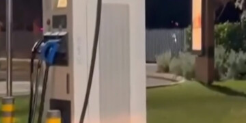 Μαρούσι: Πήγαν να κλέψουν φορτιστές ηλεκτρικών αυτοκινήτων και τους «τίναξε» το ρεύμα – Σε κρίσιμη κατάσταση ο ένας