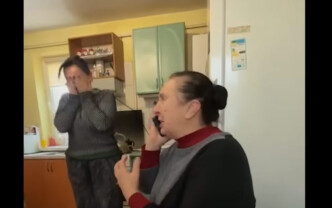 «Μαμά, είμαι ζωντανός»: Η απίστευτη ιστορία του Ουκρανού στρατιώτη που επέστρεψε ενώ τον είχαν θάψει