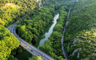 Θρίλερ στα Τρίκαλα: Εκπαιδευτικός βούτηξε στον Πηνειό - Η δραματική διάσωση μέσα στη νύχτα
