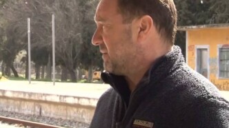 Συγκλονίζει ο Νίκος Πλακιάς: Η τελευταία αγκαλιά στα Τέμπη και η οργή για τον σταθμάρχη