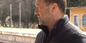 Συγκλονίζει ο Νίκος Πλακιάς: Η τελευταία αγκαλιά στα Τέμπη και η οργή για τον σταθμάρχη