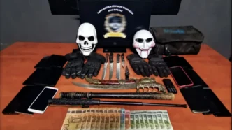 Σοκ στη Δυτική Αττική: Εξαρθρώθηκε η σκληρή συμμορία που λήστευε διανομείς με μαχαίρια και χειροβομβίδες
