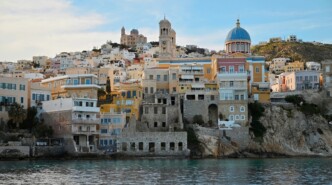 Σύρος: Άνδρας επιχείρησε να επιτεθεί με μαχαίρι σε ασθενή στα Επείγοντα