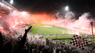 Σοκ στη Θεσσαλονίκη: 8 συλλήψεις για την οργανωμένη επίθεση σε δημοσιογράφους στην Τούμπα