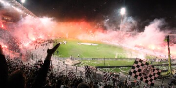 Σοκ στη Θεσσαλονίκη: 8 συλλήψεις για την οργανωμένη επίθεση σε δημοσιογράφους στην Τούμπα