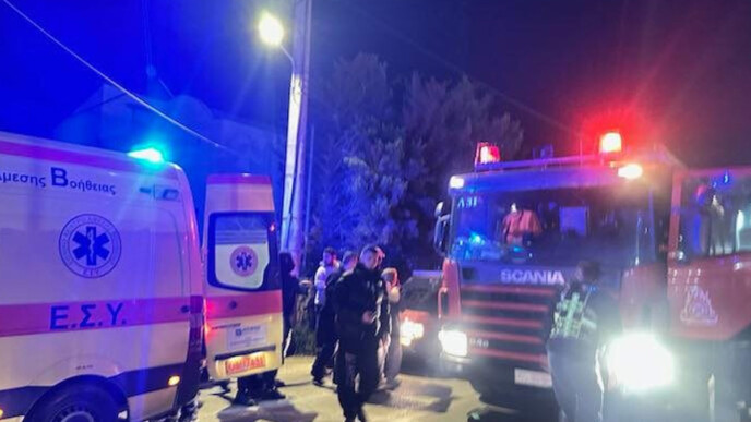 Σοκ στην Αρτέμιδα: Σοβαρό τροχαίο με δύο 19χρονους στη λεωφόρο Βραυρώνος – Καρφώθηκαν σε κολώνα της ΔΕΗ