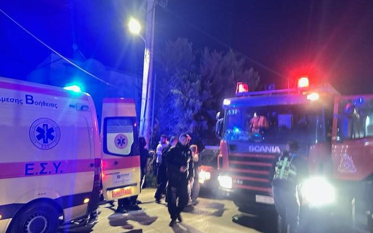 Σοκ στην Αρτέμιδα: Σοβαρό τροχαίο με δύο 19χρονους στη λεωφόρο Βραυρώνος – Καρφώθηκαν σε κολώνα της ΔΕΗ