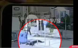 Σοκ στη Θεσσαλονίκη: Τον μαχαίρωσαν, τον κοιτούσαν να ξεψυχάει και διέφυγαν – Δείτε το βίντεο ντοκουμέντο της δολοφονίας