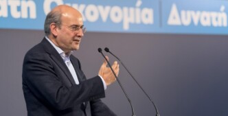 Ο Χατζηδάκης και ο ρόλος του «πυροσβέστη»