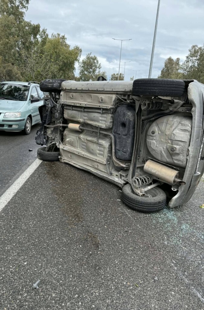 Αρτέμιδα: Τροχαίο ατύχημα με εκτροπή οχήματος στο αντίθετο ρεύμα