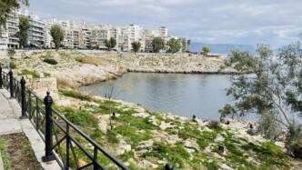 Συναγερμός στον Πειραιά: Αυτοκίνητο έπεσε στη θάλασσα στην Ακτή Ξαβέρη - newstok.gr