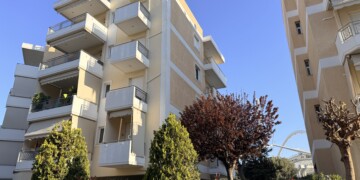 Μαρούσι: 27χρονη έπεσε δύο φορές από τον τέταρτο όροφο πολυκατοικίας