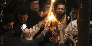 Με ειδική πτήση της AEGEAN το Άγιο Φως στην Κύπρο το Μεγάλο Σάββατο