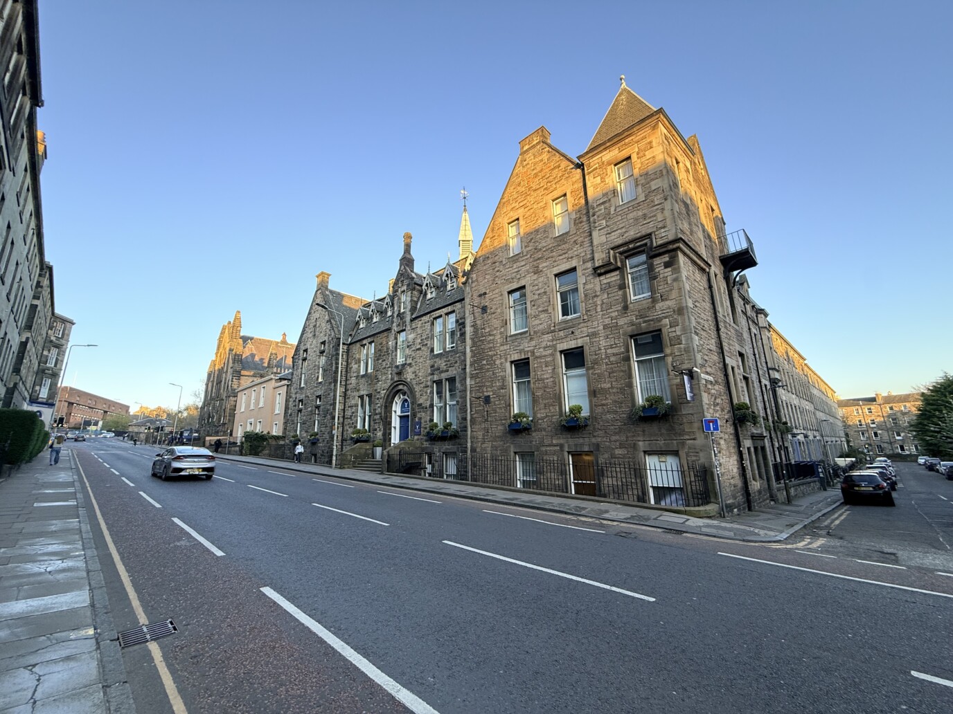 Leonardo Edinburgh City: Το κτίριο που γέννησε τον 007 και έναν Beatle - newstok.gr