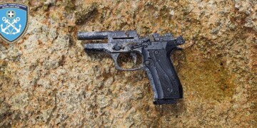 Βάρκιζα: Εντοπίστηκε οξειδωμένο πυροβόλο όπλο σε παραλία