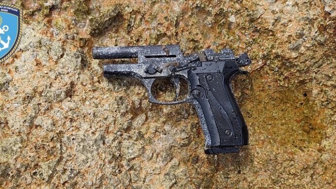 Βάρκιζα: Εντοπίστηκε οξειδωμένο πυροβόλο όπλο σε παραλία