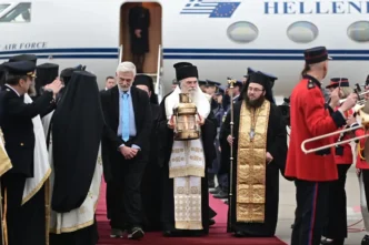 Το Άγιο Φως στην Ελλάδα: Ξεκίνησε η μεγάλη επιχείρηση διανομής