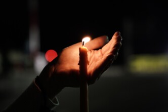 Με ειδικές πτήσεις το Άγιο Φως σε όλη την Ελλάδα – Δείτε τις ώρες άφιξης