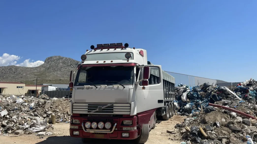 Σαρωτική έφοδος της ΕΛ.ΑΣ. στον Ασπρόπυργο: 10 συλλήψεις και όπλα σε βόθρους