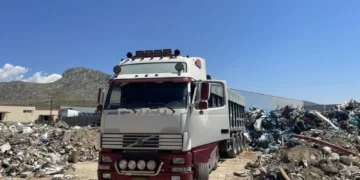 Σαρωτική έφοδος της ΕΛ.ΑΣ. στον Ασπρόπυργο: 10 συλλήψεις και όπλα σε βόθρους